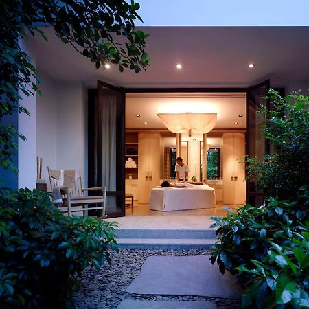 Grand Hyatt Erawan Bangkok Hotel Kültér fotó The Spa at The Standard, Bangkok