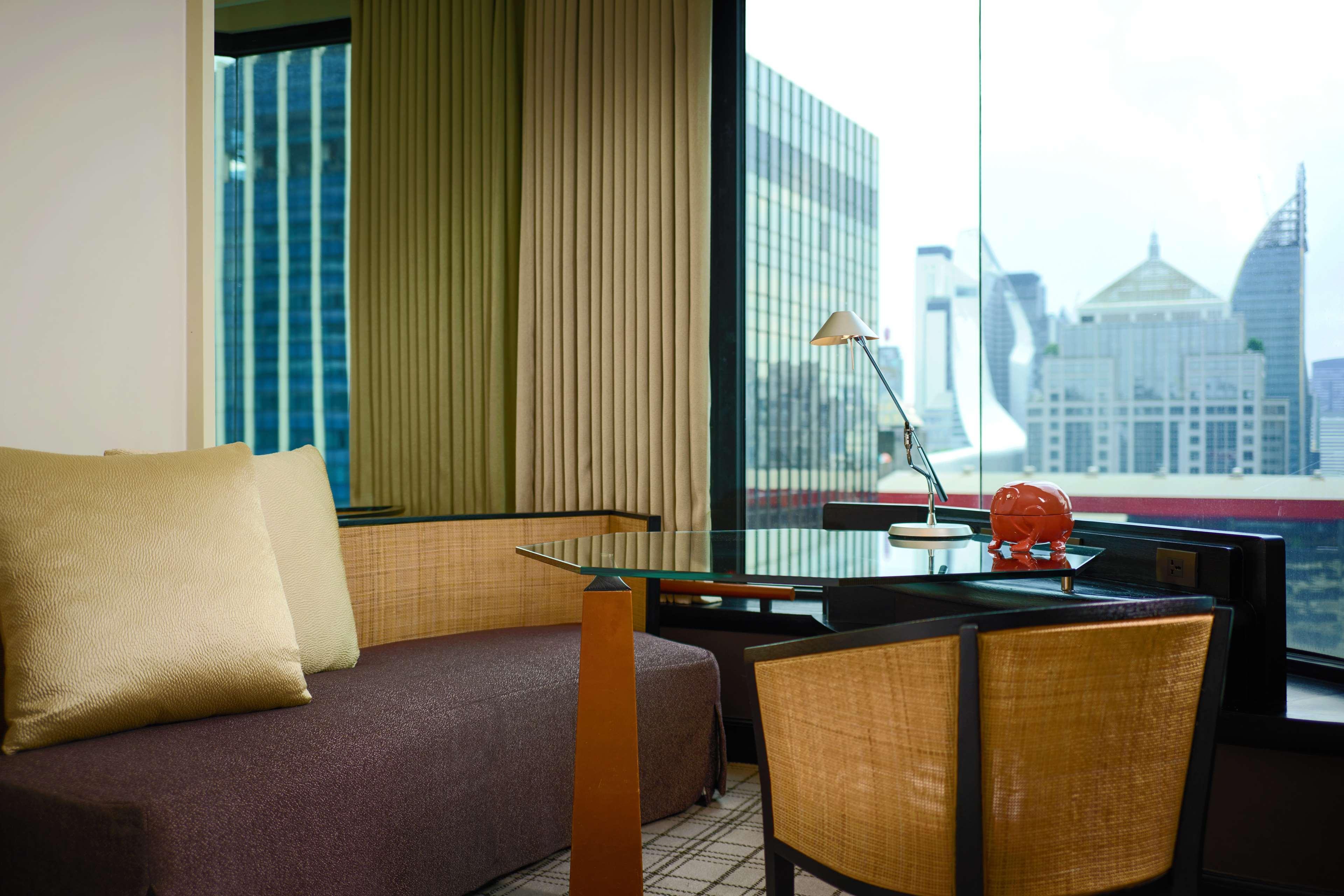 Grand Hyatt Erawan Bangkok Hotel Kültér fotó A suite at the Mandarin Oriental, Bangkok