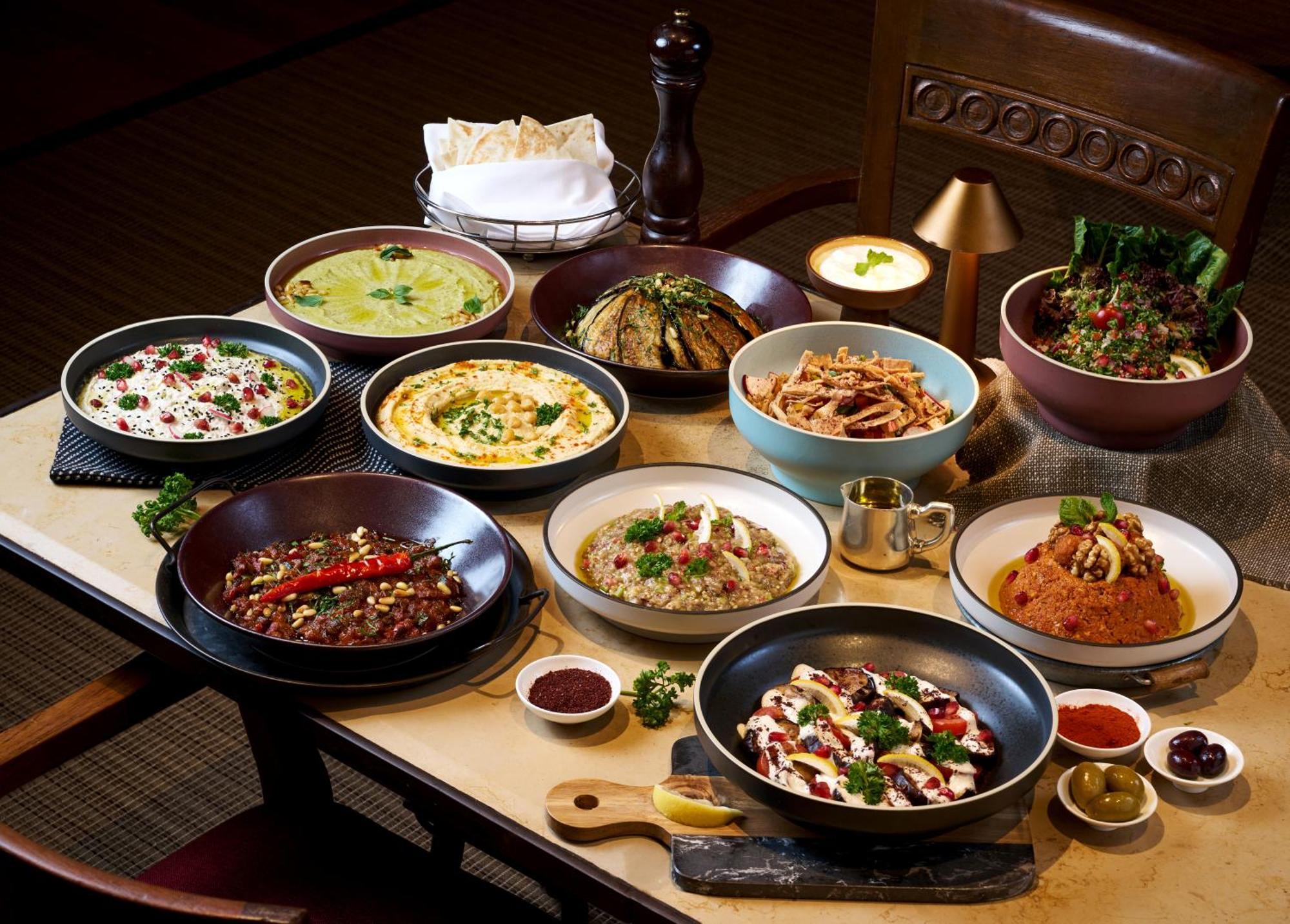Grand Hyatt Erawan Bangkok Hotel Kültér fotó A selection of Turkish meze