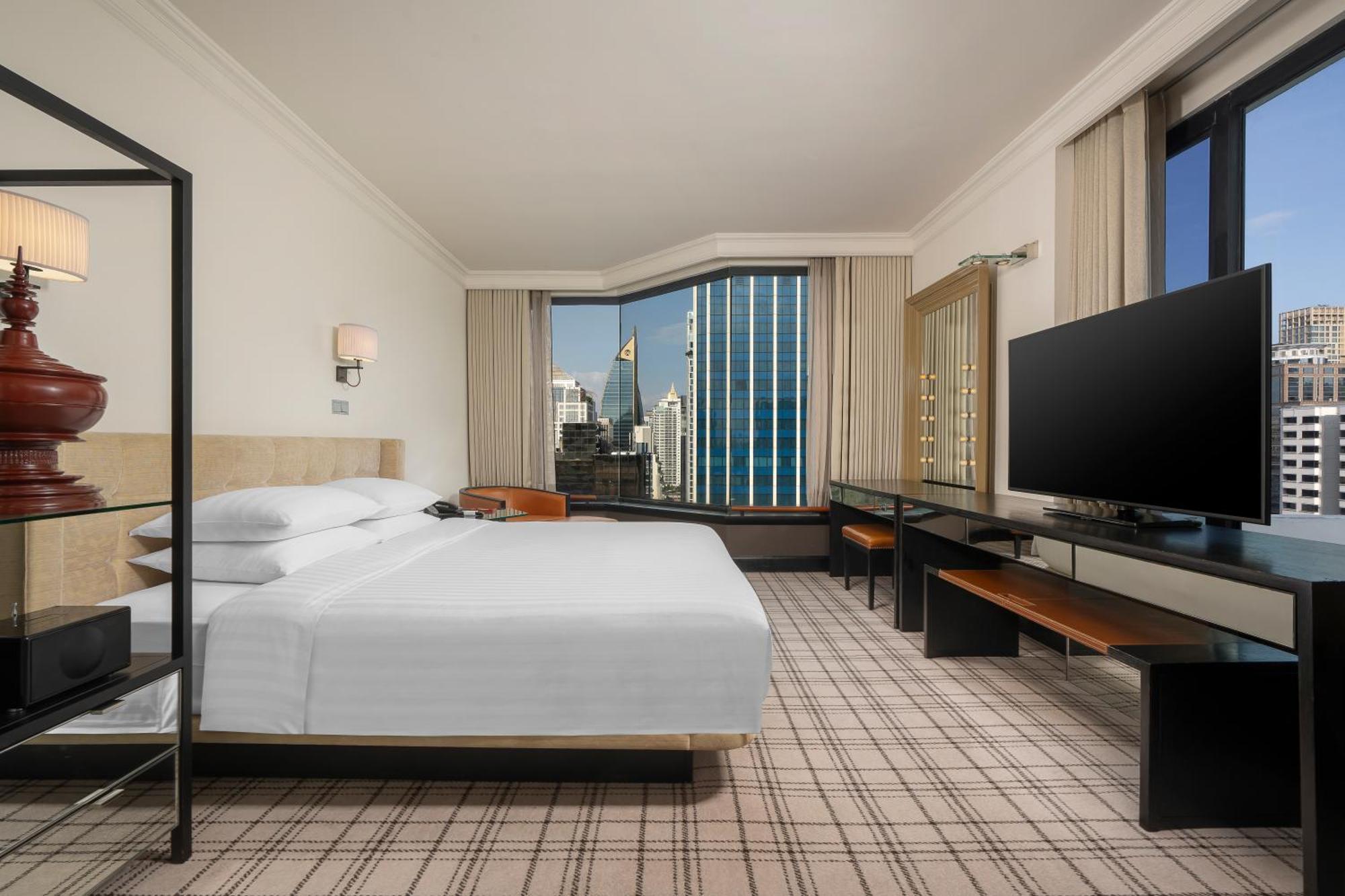 Grand Hyatt Erawan Bangkok Hotel Szoba fotó A guest room at the hotel