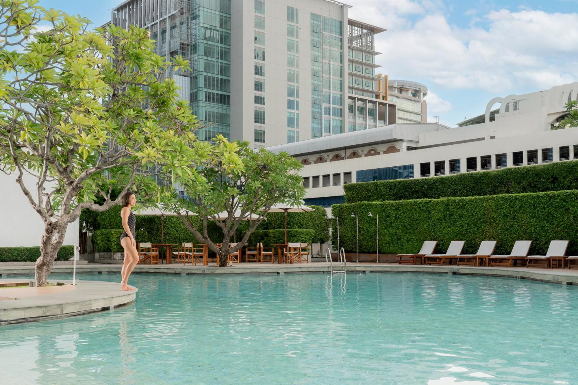 Grand Hyatt Erawan Bangkok Hotel Kültér fotó The swimming pool at The Sukhothai