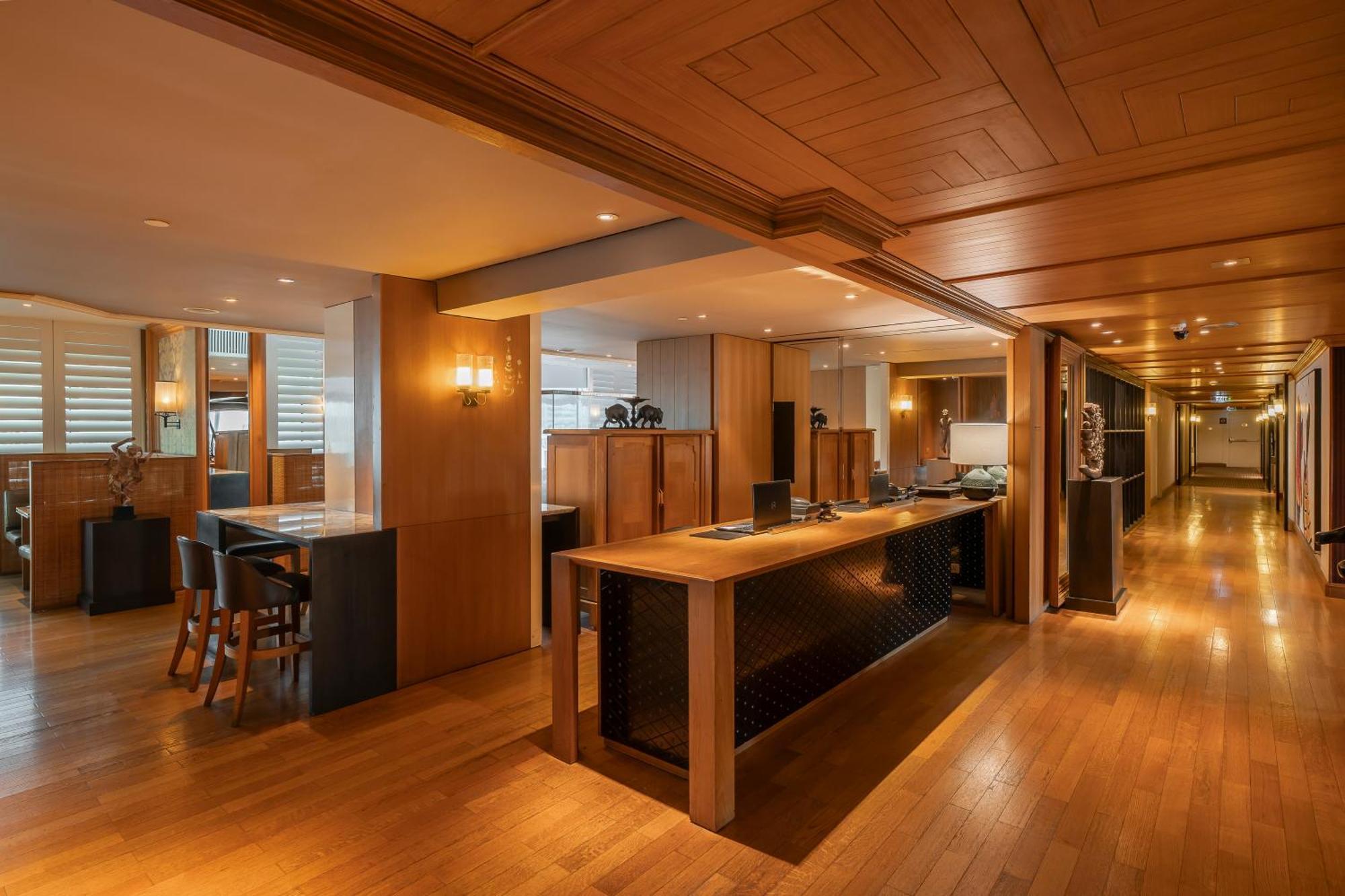 Grand Hyatt Erawan Bangkok Hotel Kültér fotó The interior of the 2012-built, 100-metre (330 ft) long, 1,000-passenger, 10-cabin, 10-deck, 10-cabin, 10-deck, 10-cabin, 10-deck, 10-cabin, 10-deck, 10-cabin, 10-deck, 10-cabin, 10-deck, 10-cabin, 10-deck, 10-cabin, 10-deck, 10-cabin, 10-deck, 10-ca