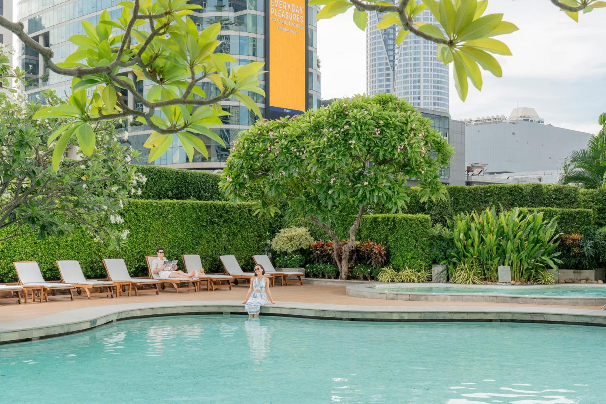 Grand Hyatt Erawan Bangkok Hotel Kültér fotó The pool at the hotel