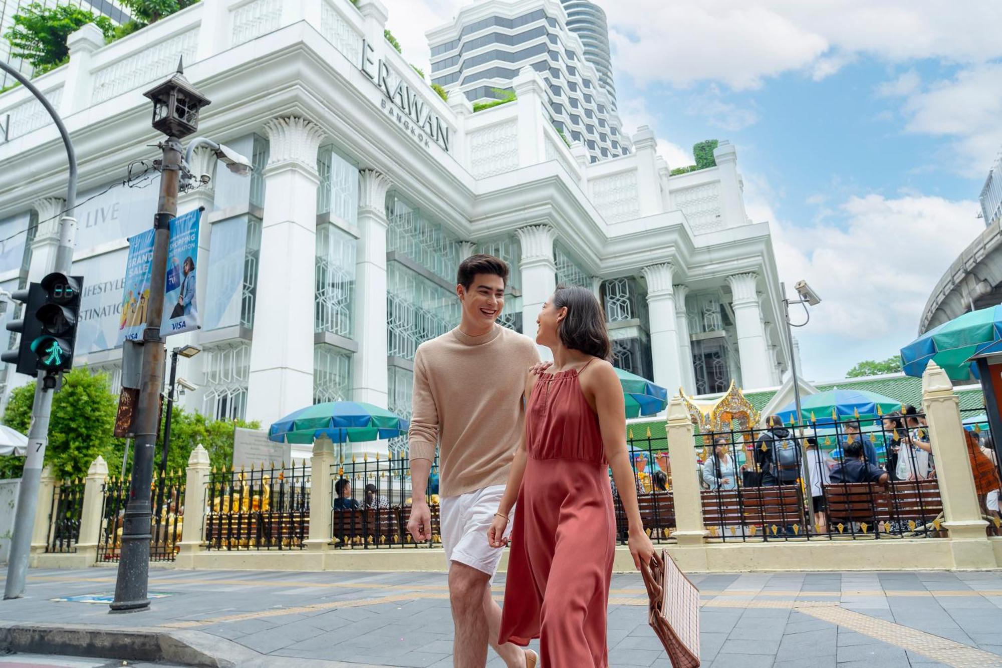 Grand Hyatt Erawan Bangkok Hotel Kültér fotó Central Embassy